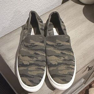 STEVEN Camouflage Slip-On Sneakers